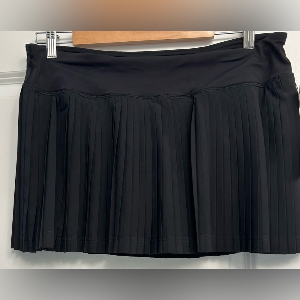 LULULEMON ATHLETICA PLEAT TO STREET SKIRT  BLACK